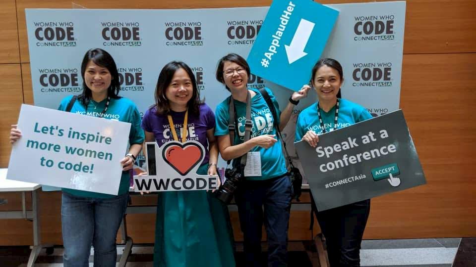 WWCODEKL bunch at the conf